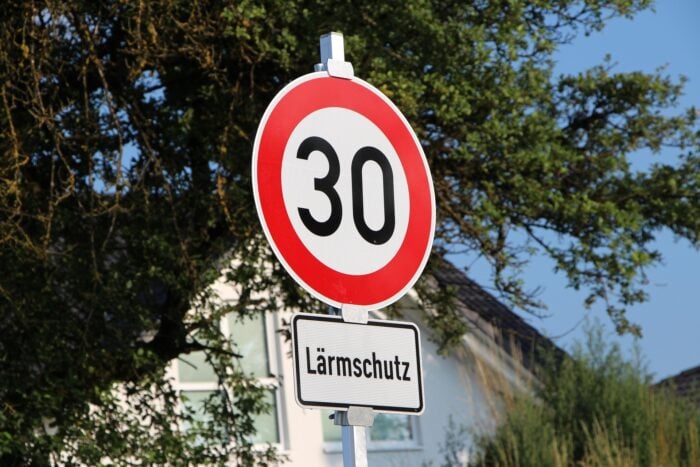 Bilder: Schild, Straßenschild, 30. Bild von lobpreis auf Pixabay